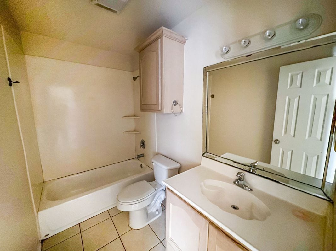 Building Photo - 1505 Tampa St