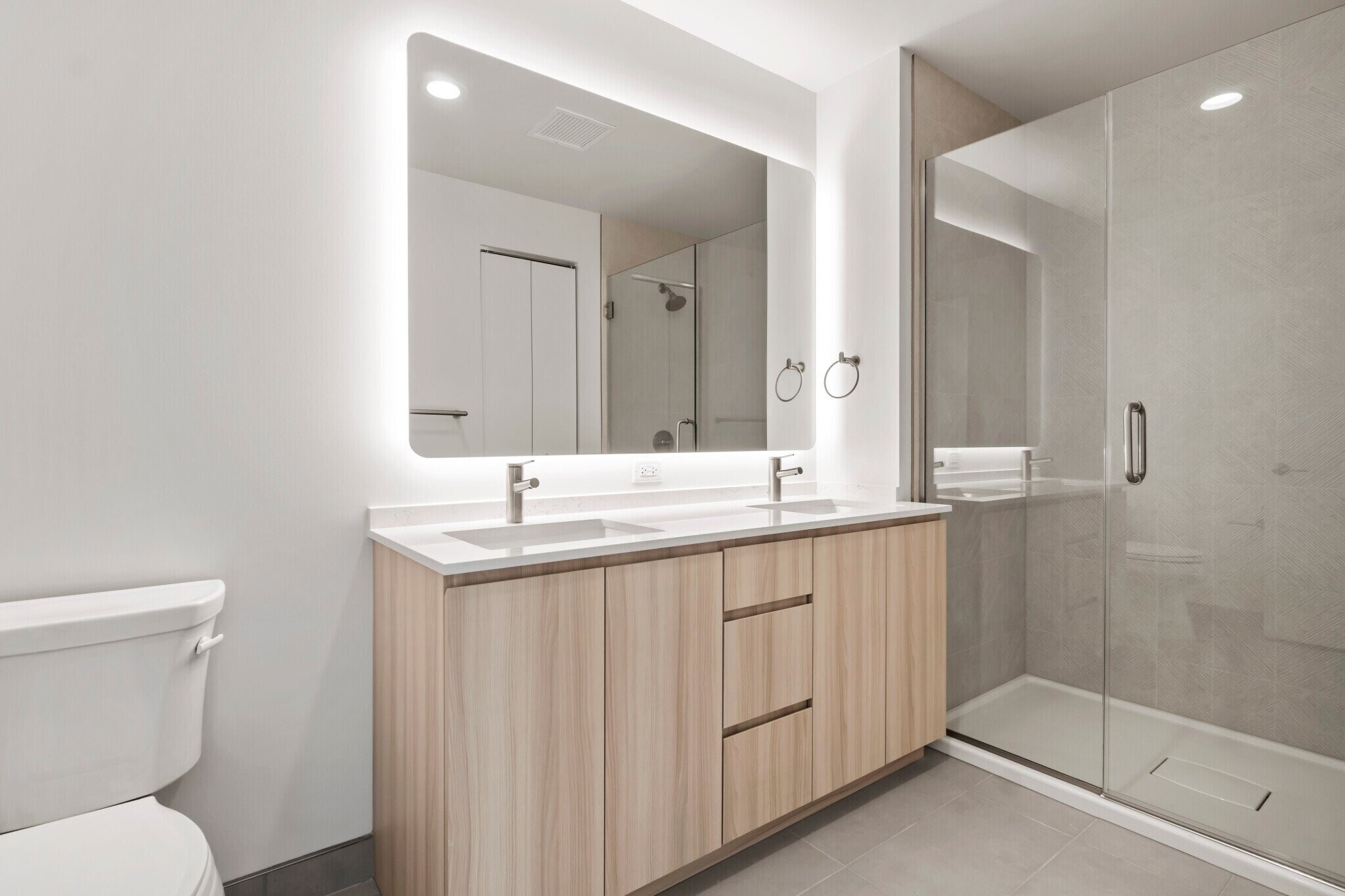 Building Photo - 519 S Damen Ave