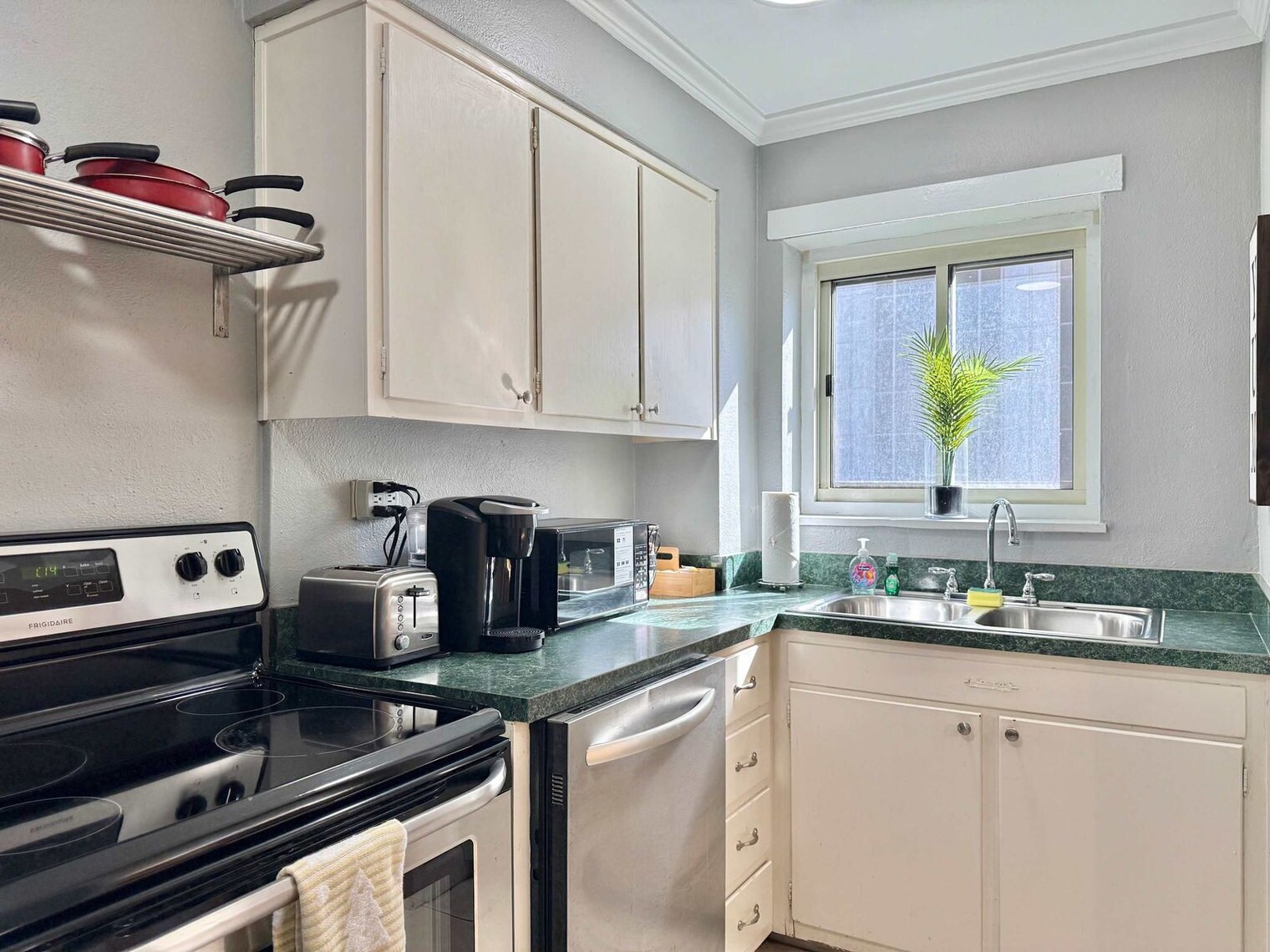 Building Photo - 300 Peachtree Rd NE