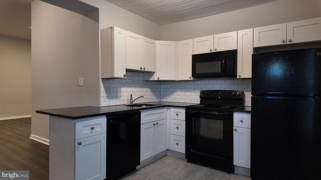 Building Photo - 105 S Morton Ave