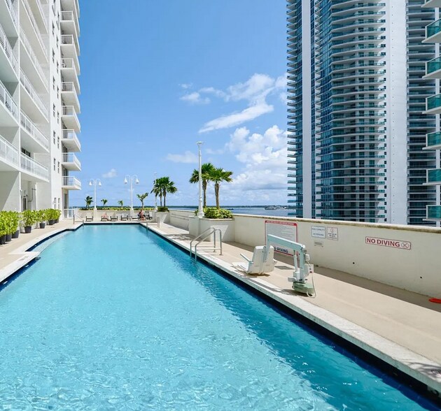 Building Photo - 1200 Brickell Bay Dr