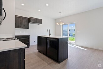 Building Photo - Beautiful 3Bed 2.5Bath Townhome in Spanish...