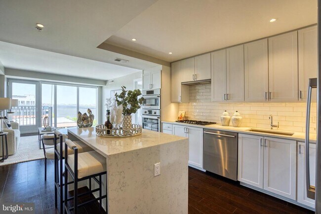 Building Photo - 925 N Fairfax St