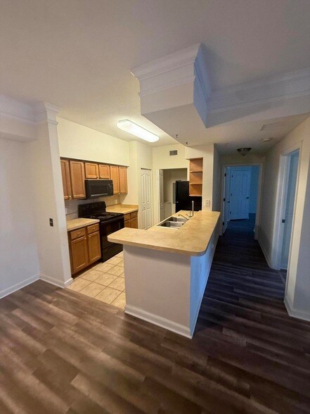 Building Photo - 9901 Baywinds Blvd