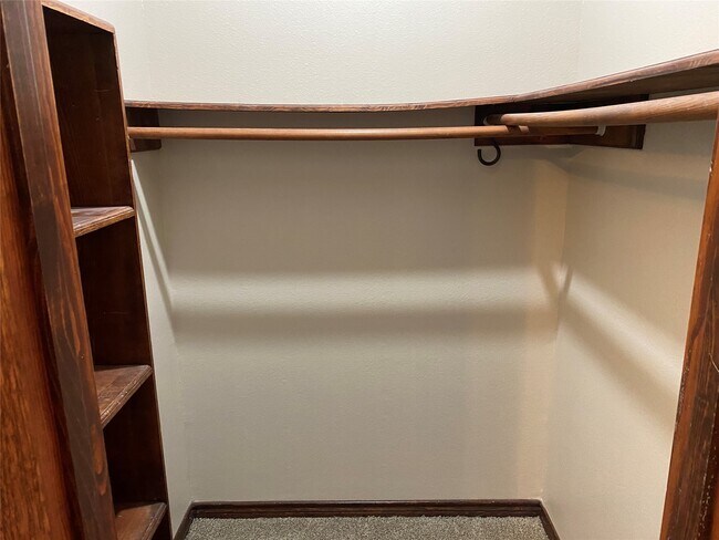 Building Photo - 301 Jansen Dr