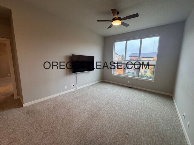 Building Photo - 3 Bedroom 3 bath Crescent village home