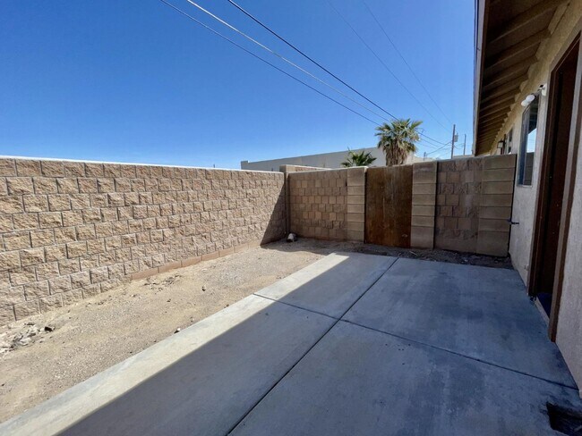 Building Photo - 2 bed 1 bath ground floor $1300 rent BHCRE...