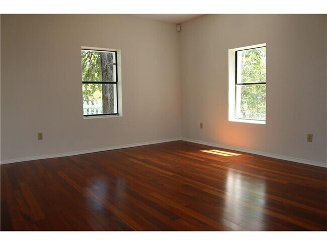 Building Photo - 1166 Ridgeway Dr