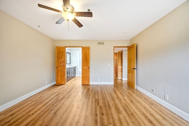 Building Photo - 5780 Friars Rd