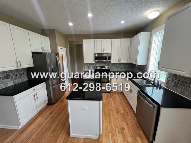 Building Photo - Woodbury House Available July 1, Gleaming Hardwood Floors, Fireplace, Lower Family Room, Fenced Yard