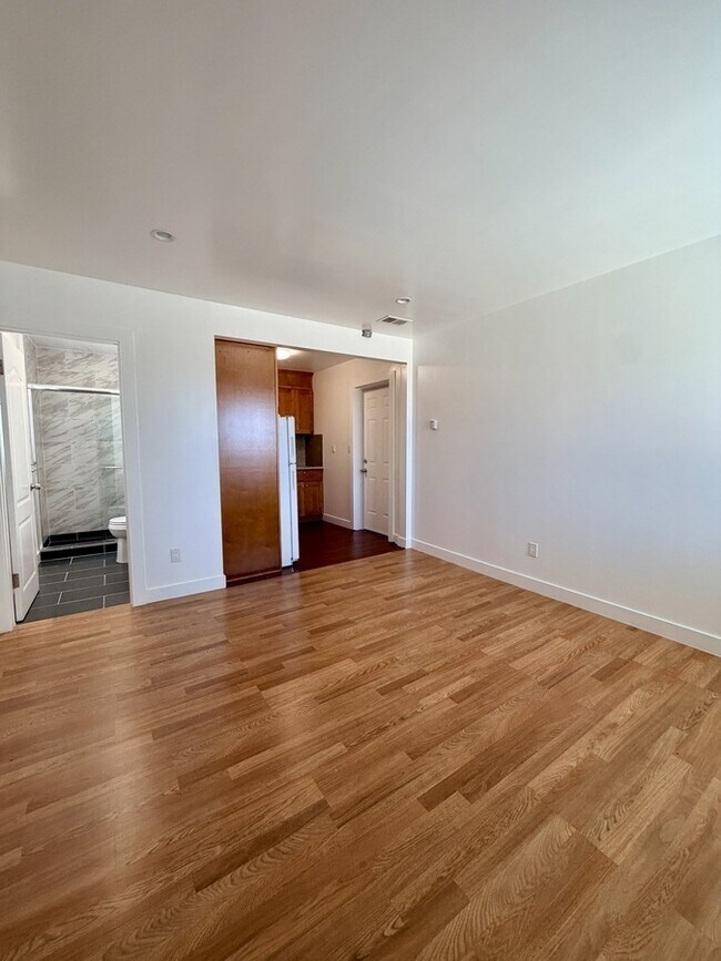 Building Photo - 17 Oakridge Dr
