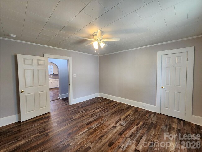 Building Photo - 127 Poplar St