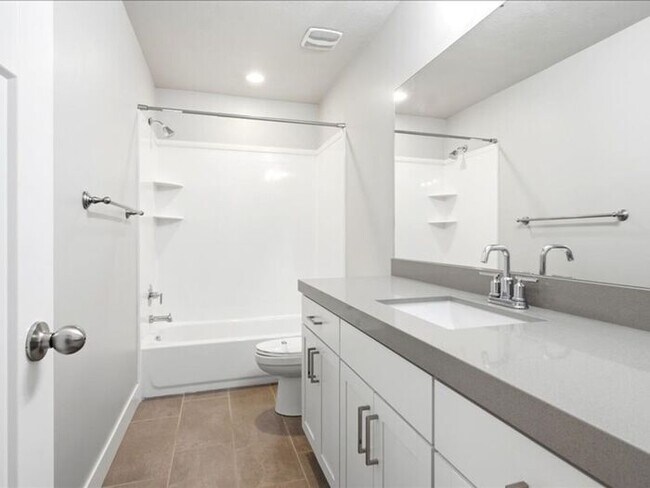 Building Photo - Herriman Lovely 3 bed, 2.5 bath Townhome