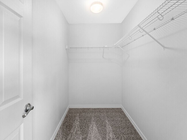 Building Photo - 4bedroom/3bath w/Garage/washer/dryer/fence...