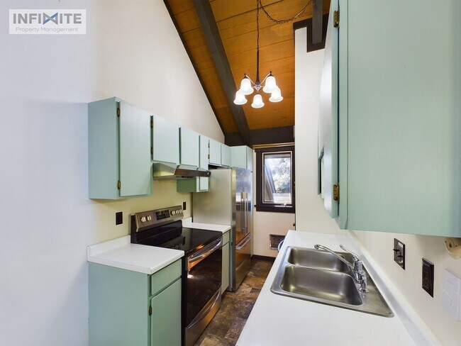 Building Photo - Comfortable 2 bedroom and 3 bathroom in Bi...