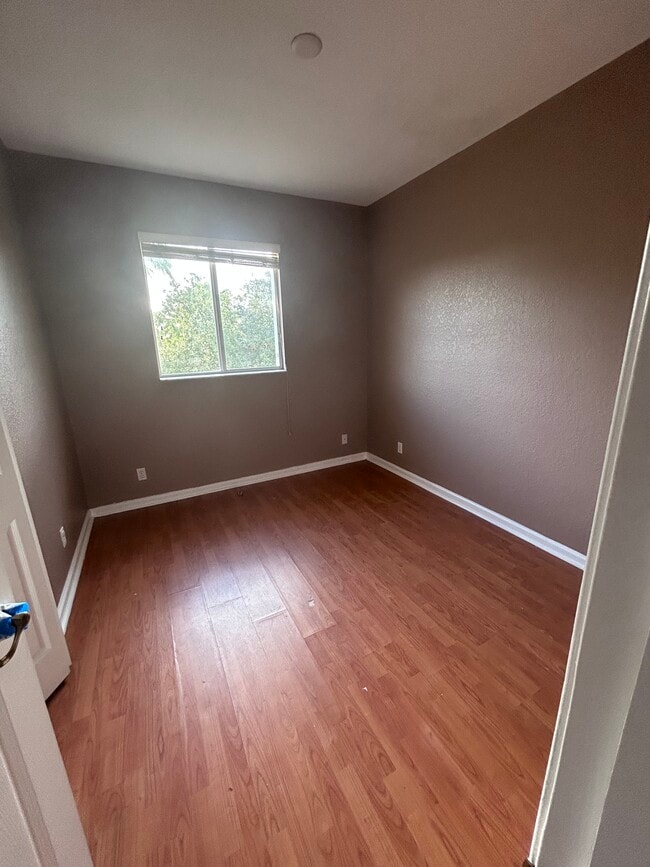 Building Photo - 2866 S Oasis Dr