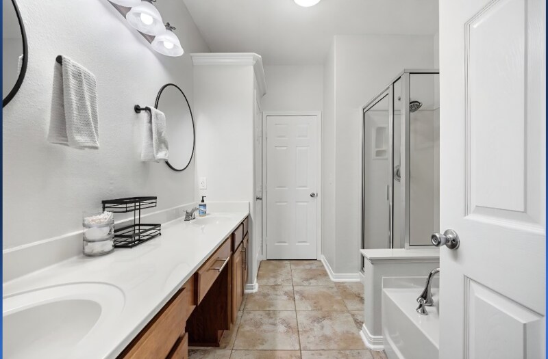 Building Photo - 2606 Las Brisas St