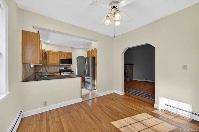 Building Photo - 3 Woodmere Ln