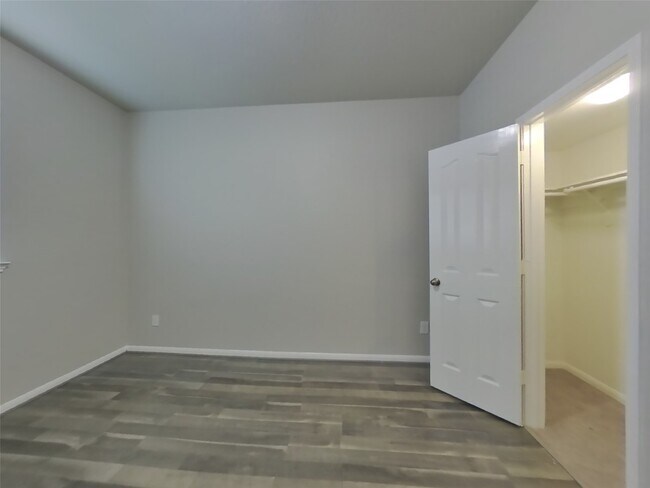 Building Photo - 17103 Amarose Dr