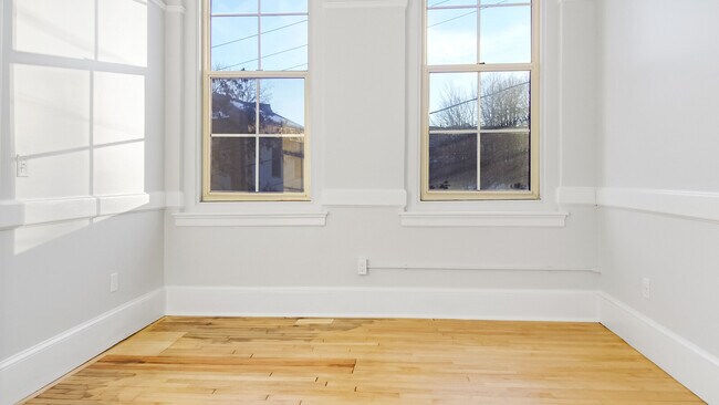 Building Photo - 341 Water St