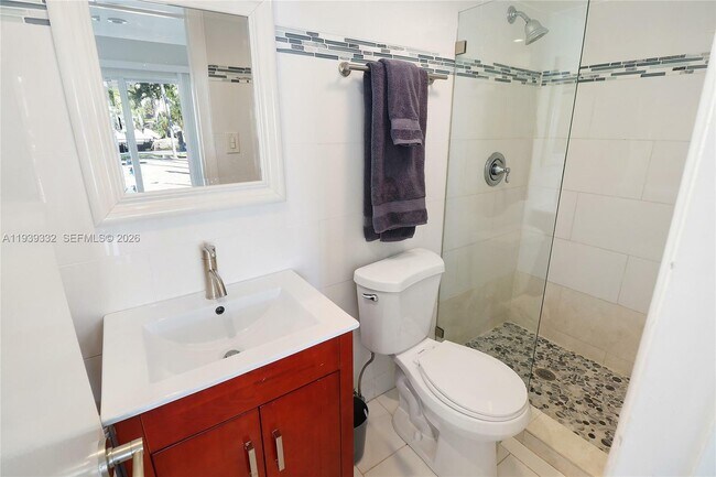 Building Photo - 2031 NE 14th Ct