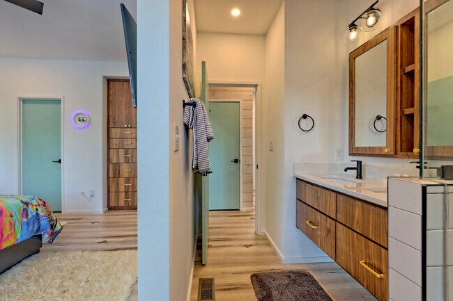 Building Photo - 122 Cannon St