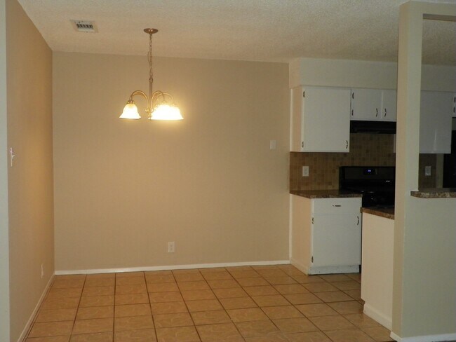 Building Photo - 410.412 Cypress Ln