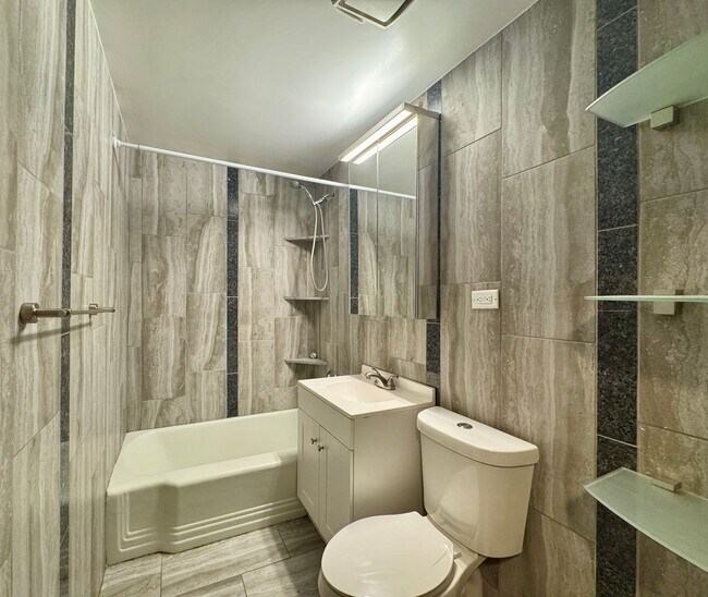 Building Photo - Updated 3 Bedroom 2 Bath Single Family Hom...
