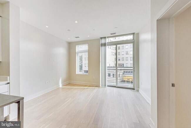 Building Photo - 1745 N St NW