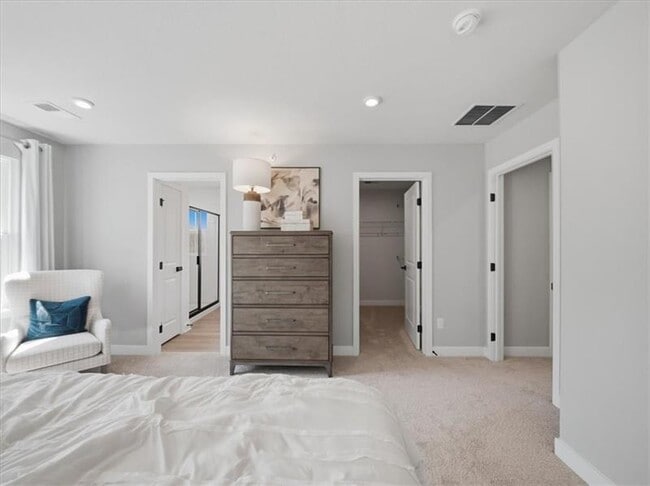 Building Photo - 201 Yellowwood Ct