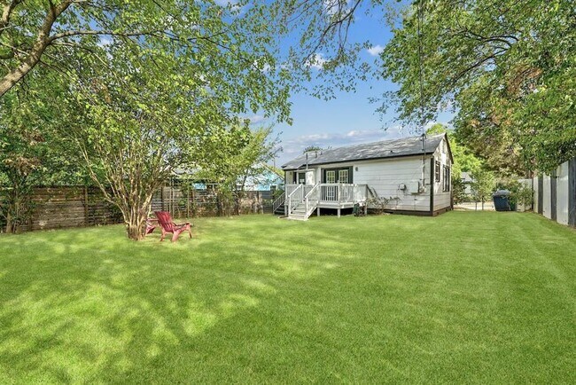 Building Photo - 2943 Higgins St