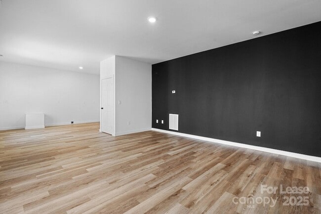 Building Photo - 115 Brentwood Dr