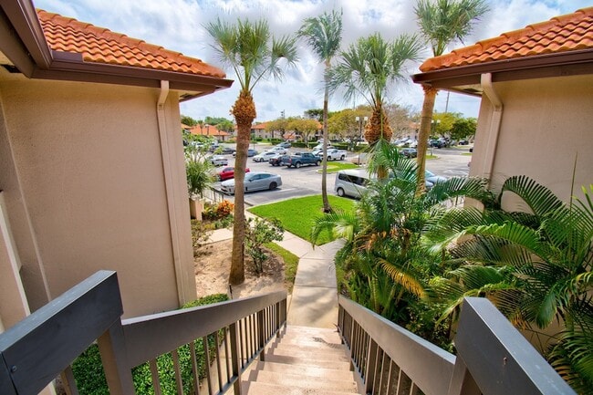 Building Photo - 351 Club Cir