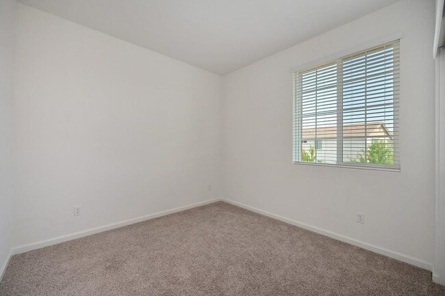 Building Photo - Now Leasing – 3 Bed + Loft, 2.5 Bath (2019...