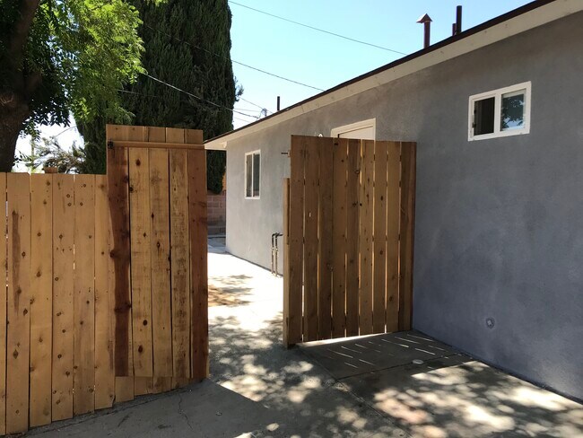 Unit B / East Bakersfield - 2709 Cardinal Ave