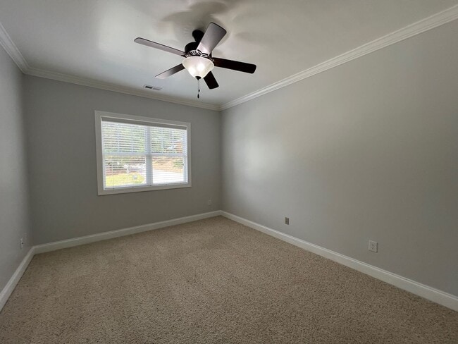 Building Photo - Gorgeous 3 Bed 2.5 Bath Home in Fayetteville