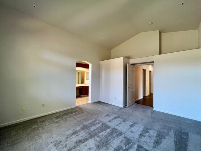 Building Photo - 3 Bedroom, 2 Bathroom Popular North Napa Rancho Las Flores Area