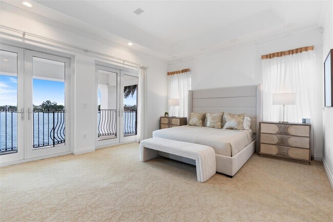 Building Photo - 305 N Hibiscus Dr