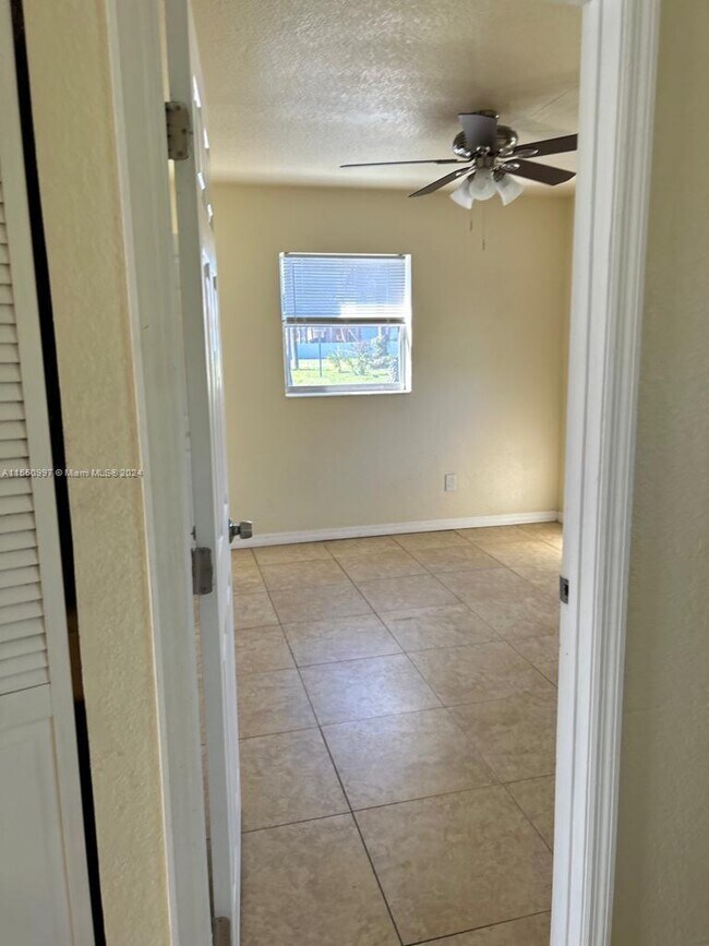 Building Photo - 708 N 14th St