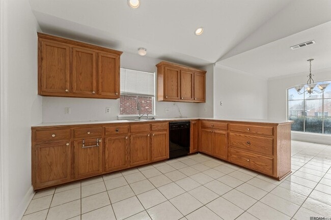 Building Photo - 18516 Lakefield Ave