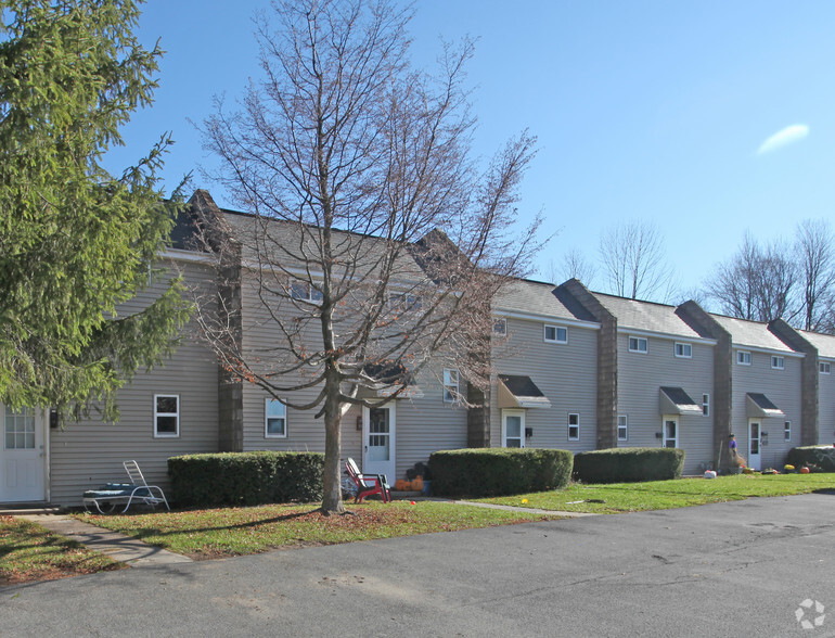 Building Photo - Fennaway Green Apartments