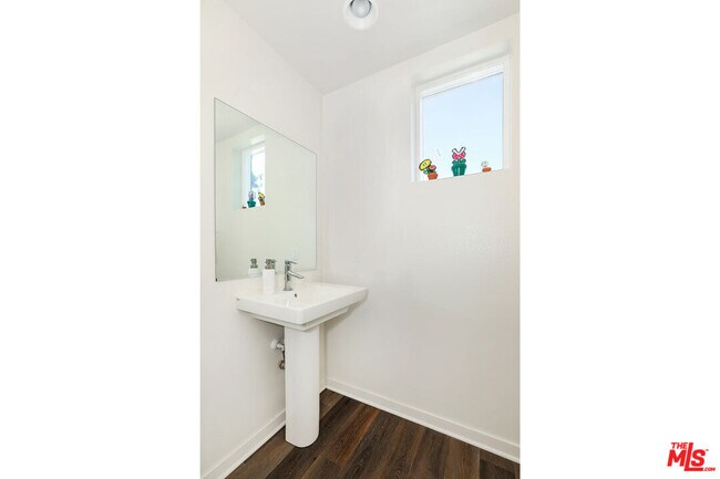 Building Photo - 3901 N Eagle Rock Blvd