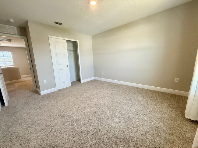 Building Photo - 5282 Neil Dr