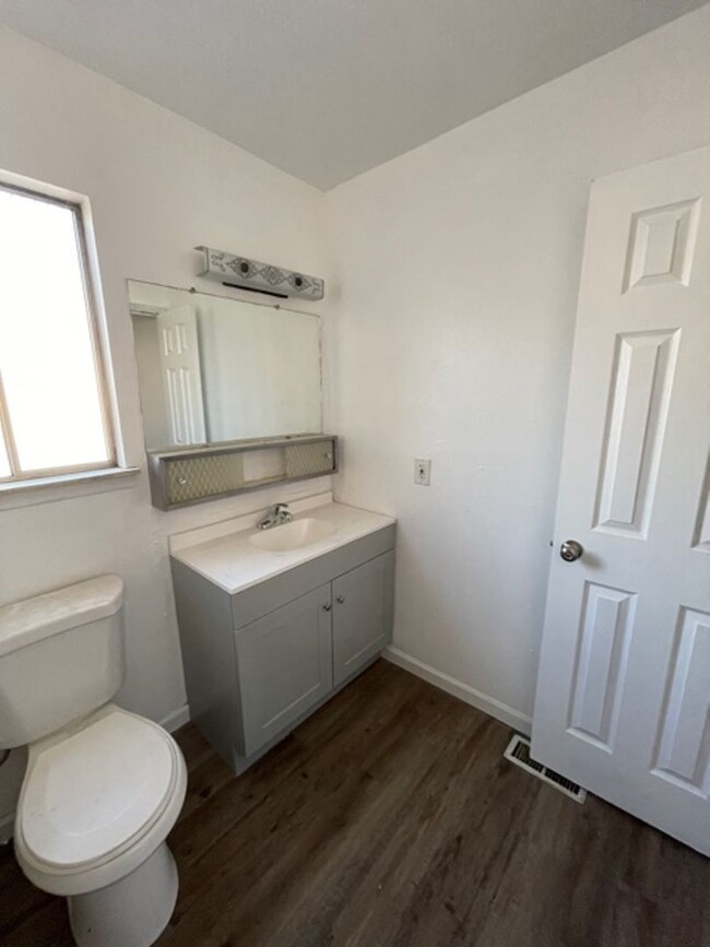 Building Photo - 812 Ortiz Dr SE