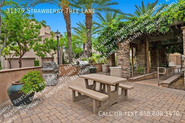 Building Photo - Stunning 3 BR 2.5 BA Townhome for Lease