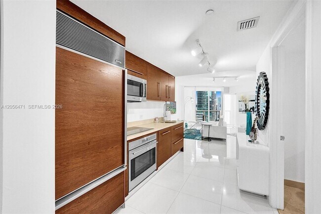 Building Photo - 475 Brickell Ave
