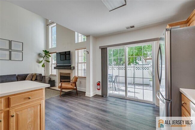 Building Photo - 403 Somerset Ct