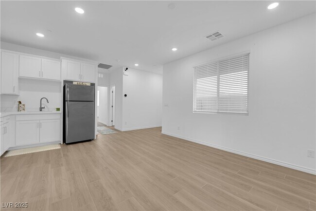 Building Photo - 195 Vander Rdg St