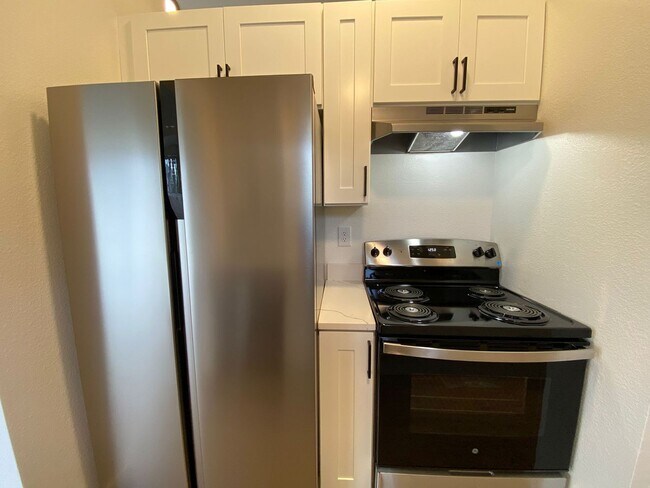 Building Photo - Charming 3-Bed, 2-Bath Home in Prime Feder...