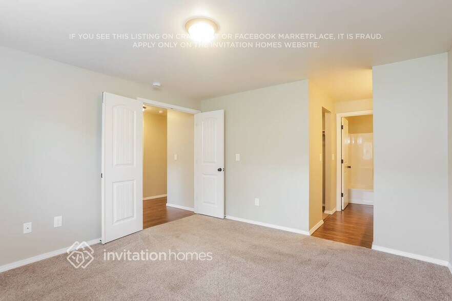 Building Photo - 18511 E Country Club Dr